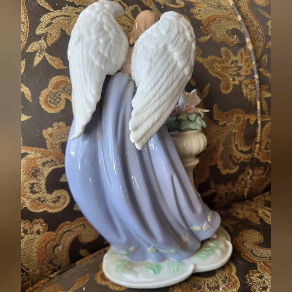 Ceramic Angel - Picture 3 of 3